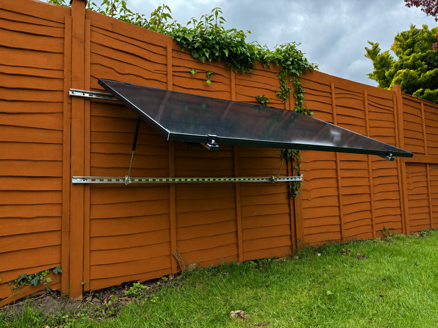 Retractable fence plug-in solar panel bracket opened out