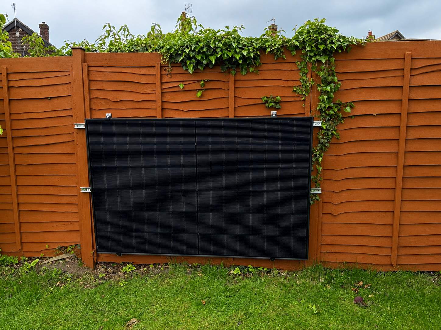 Retractable fence plug-in solar panel mount