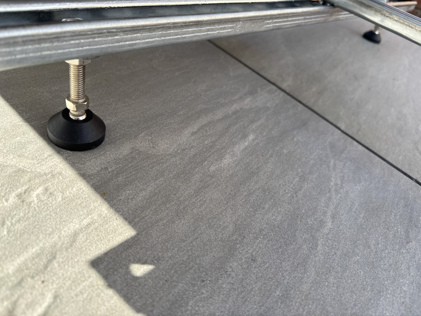 Ground plug-in solar mount adjustable rubber feet
