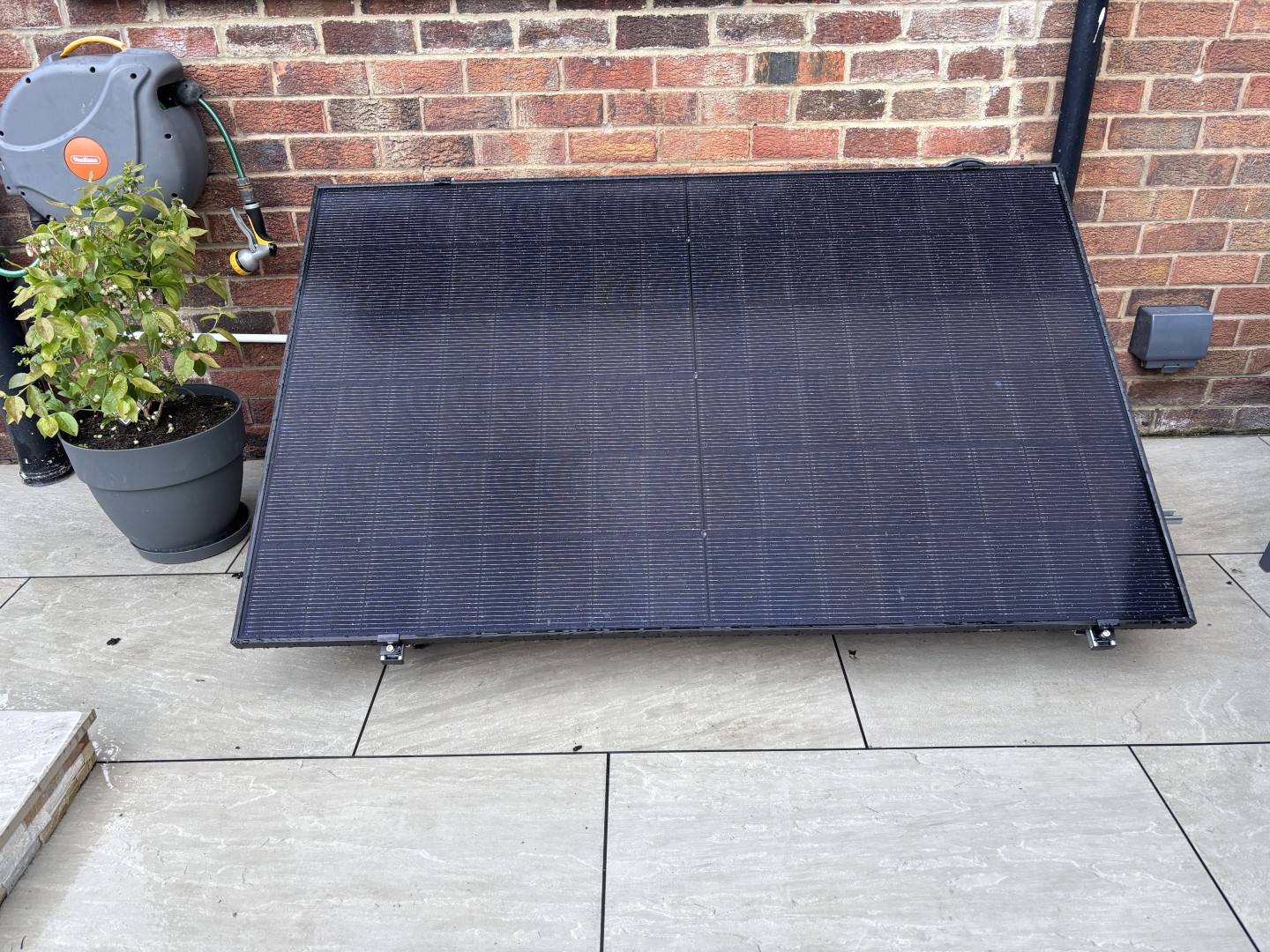 Heavy duty plug-in solar panel ground bracket